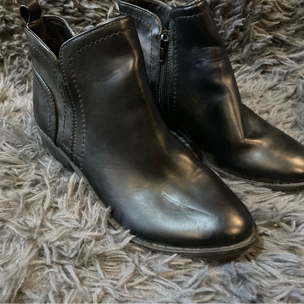 Ladies Short Black Guess Booties